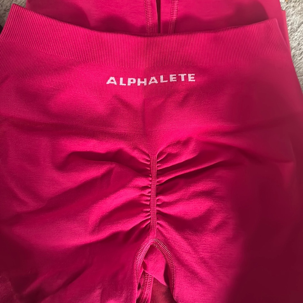 Scrunch back. Never worn